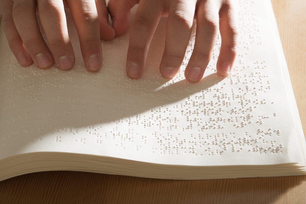 Reading braille